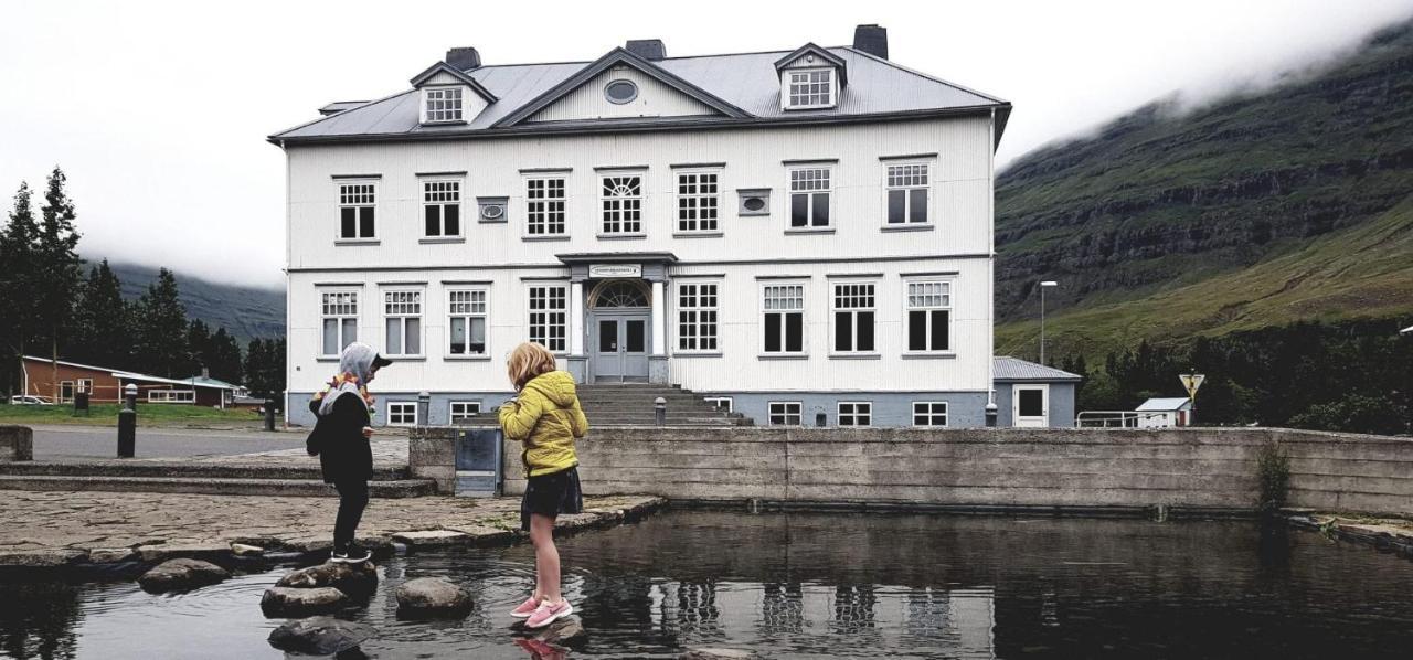 Hafaldan Hi Hostel - Harbour Building Seydisfjordur Екстер'єр фото